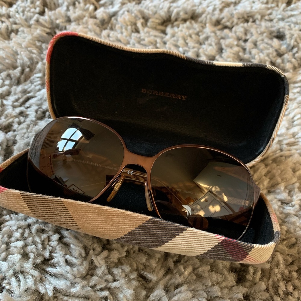 SOLD—— Authentic Burberry Sunglasses - Picture 2 of 14